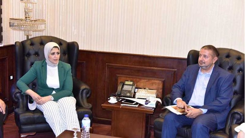 وزيرة الصحة تبحث