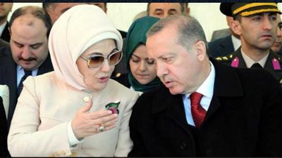 بعد تعيين صهره وزيرًا.. أردوغان يوسع دائرة المحسوبية لتشمل أقارب زوجته