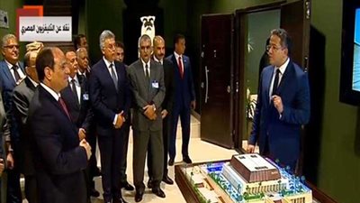 الرئيس السيسي يستمع لشرح تفصيلي عن متحف سوهاج القومي من وزير الآثار (فيديو)