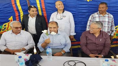 وزير الزراعة ومحافظ المنيا يفتتحان موسم جني القطن