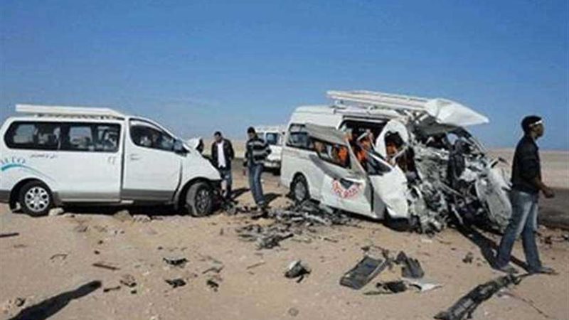 إصابة 14 في تصادم