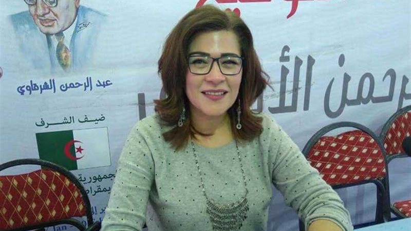 فاطمة ناعوت تربط