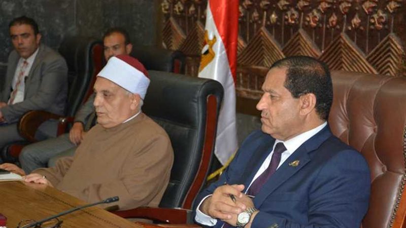 محافظ الغربية يكرم