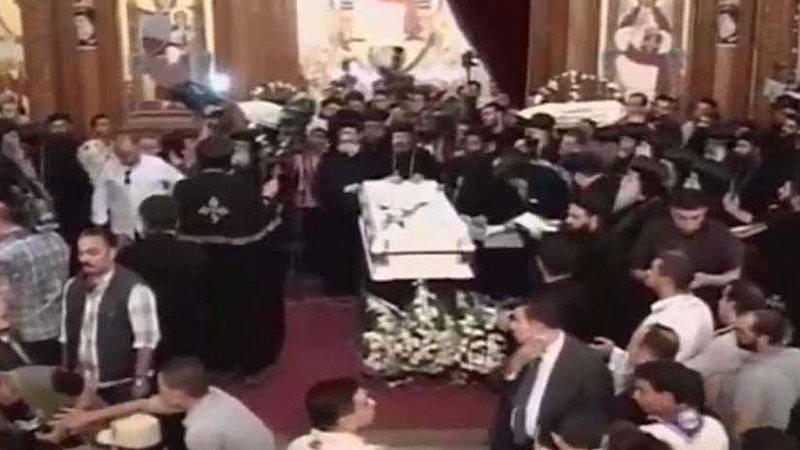 بدء صلوات تجنيز الأنبا