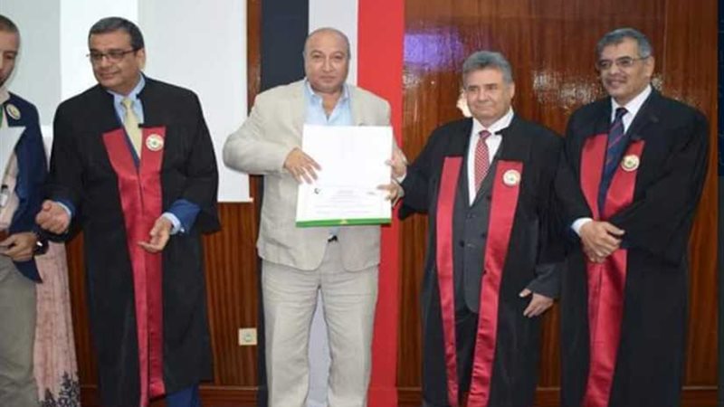 القاضي يكرم مستشار