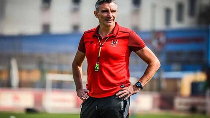 كارتيرون يتفقد أرضية