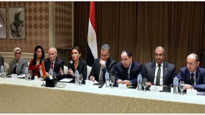 9 وزراء يبحثون مع