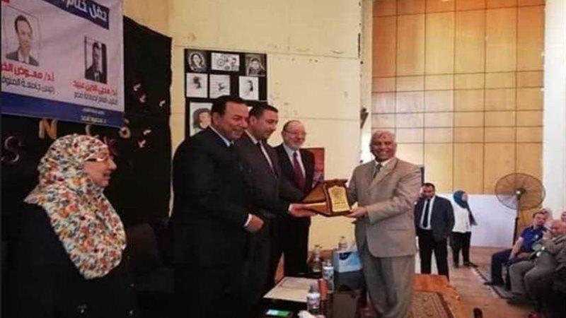 بالصور.. 500 صيدلي