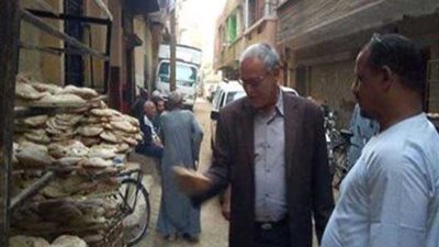 رئيس مركز ملوي بالمنيا يحرر محاضر لمخابز مخالفة