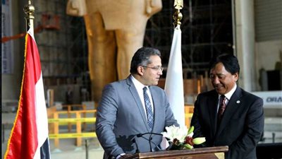 وزيرا السياحة والآثار في حفل توديع السفير الياباني بالمتحف المصري الكبير