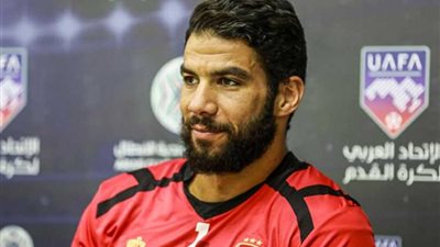 تدريبات بدنية لثلاثي حراس الأهلي وإكرامي يغيب