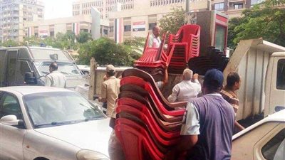 حملة لإزالة إشغالات الشوارع بحي غرب المنصورة