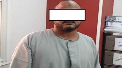 القبض على صاحب شركة استيراد يعمل بنكا متنقلا