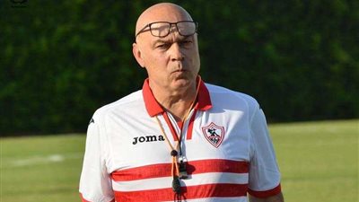 الاحتفال بأيمن حافظ وجروس بمران الزمالك