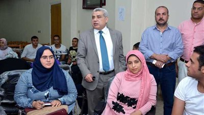 نائب رئيس جامعة طنطا يتفقد يتفقد الدورات المجانية في تنمية المهارات وإدارة المال