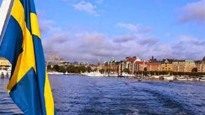 السويد.. تعويض فتاة مسلمة رفضت المصافحة خلال مقابلة توظيف