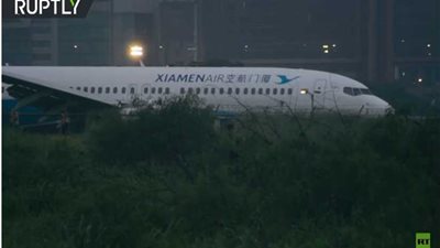 لحظة انزلاق طائرة أثناء هبوطها بالفلبين وهلع الركاب (فيديو)