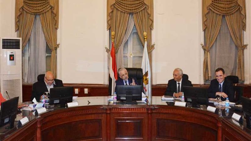 التعليم تؤجل الدراسة