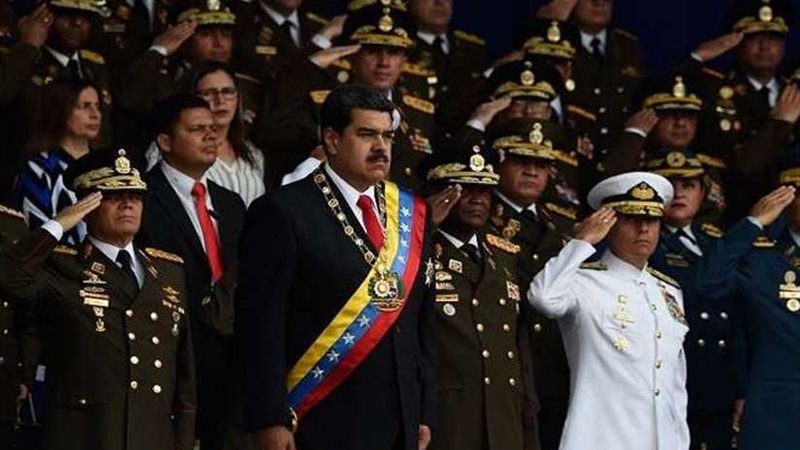 اعتقال مسؤولين عسكريين