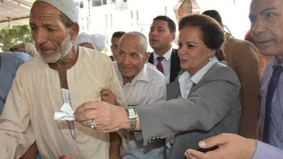 المهندسة نادية عبده تتفقد منافذ بيع اللحوم بدمنهور 