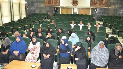 محافظ الغربية يوزع 25 شهادة أمان على الأرامل والمطلقات