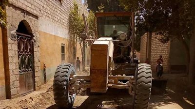 حملة لرفع الإشغالات وتمهيد الطرق بقرى سمالوط بالمنيا