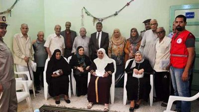 هدايا مدير أمن بني سويف للمسنين