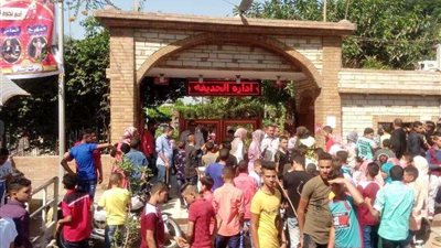 توافد آلاف المواطنين علي الحدائق والمتنزهات للاحتفال بالعيد في 