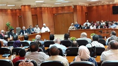 محافظ بورسعيد يستقبل المهنئين بعيد الأضحى المبارك من الكنيسة برئاسة الأنبا تادرس