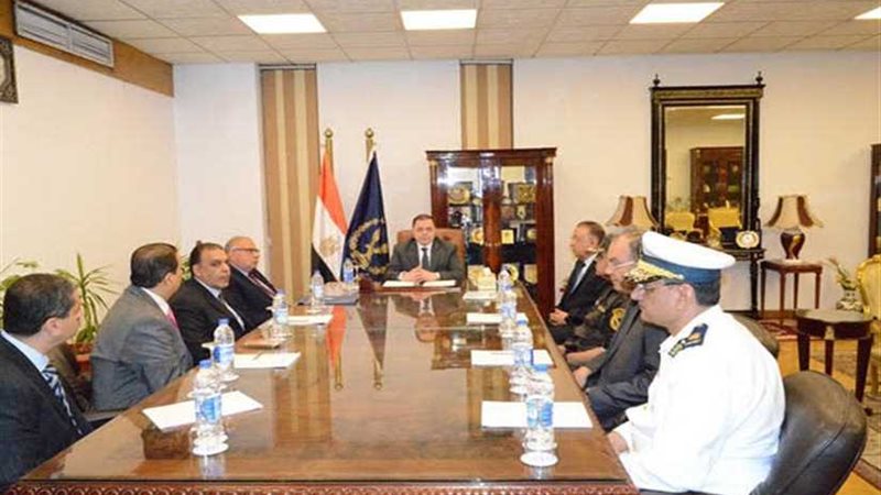 وزير الداخلية يجتمع