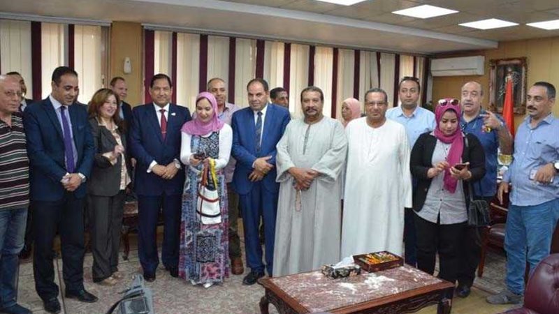 محافظ الغربية يستقبل