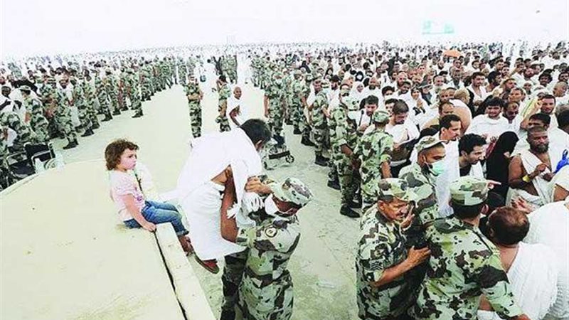 موظف سعودي لكل 8