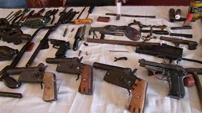 ضبط 46 متهما بحوزتهم 54 قطعة سلاح ناري بالمحافظات