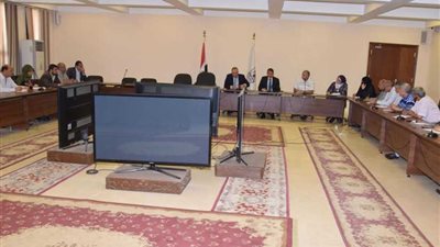 محافظ بني سويف يطلب تقييم دوري لأداء الأجهزة التنفيذية