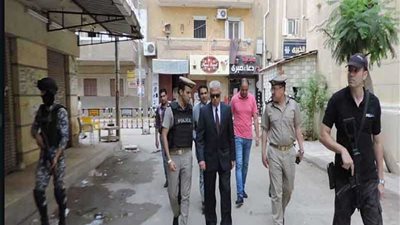 القبض على 514 متهمًا هاربًا وتحرير 974 مخالفة مرورية بالبحيرة