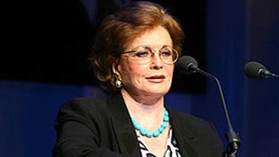 تعليق جيهان السادات على منح زوجها ميدالية الكونجرس الذهبية (فيديو)