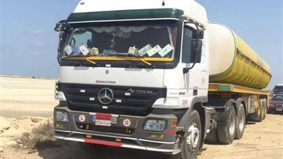 بالصور.. سيارات تفرغ المجاري في المصارف الزراعية برشيد