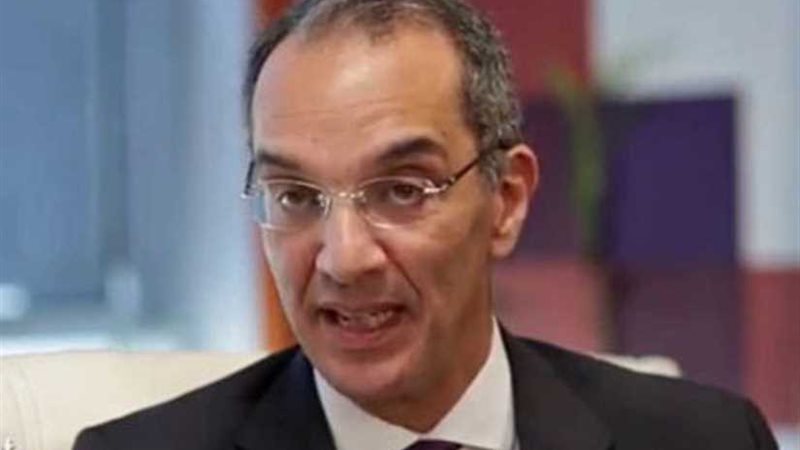 وزير الاتصالات يتلقى