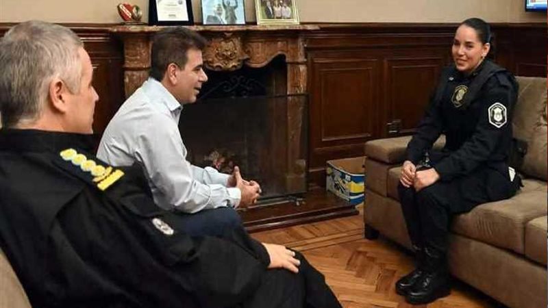 صورة الشرطية المرضعة