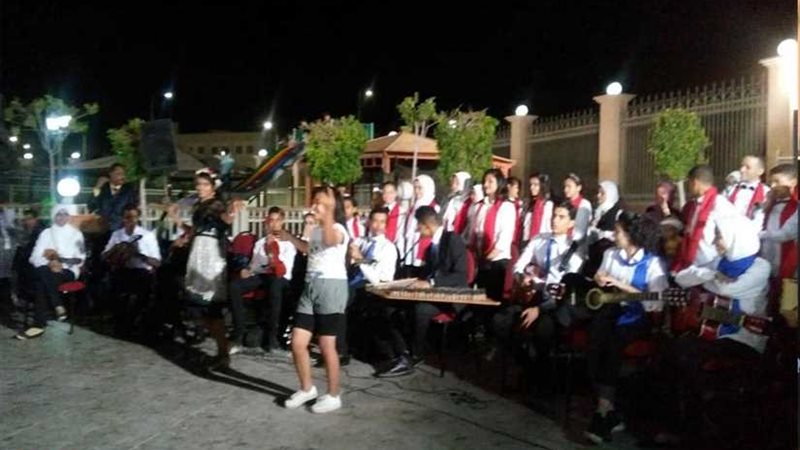 بالفنون الشعبية وعلى