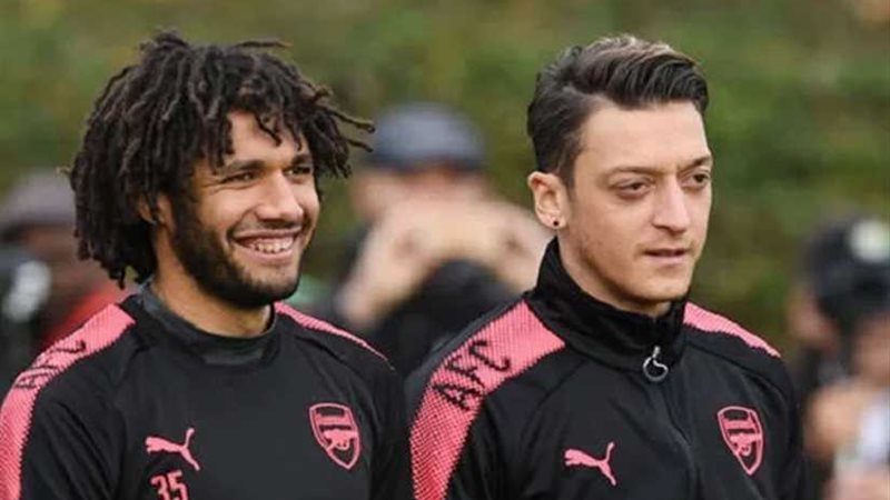 النني وأوزيل يهنئان