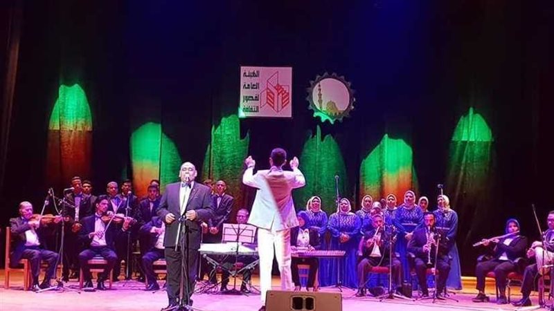 عواض يشهد حفلا فنيا