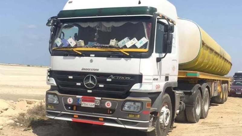 بالصور.. سيارات تفرغ