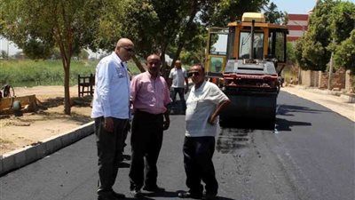 بدء أعمال رصف الشوارع بالبياضية (صور)