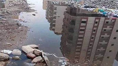 الصرف والقمامة يحاصران أهالي شارع الروضة بالإسماعيلية