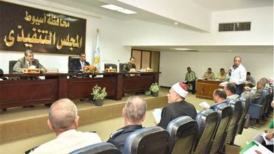 11 مدرسة بأسيوط وأراضٍ لمركز شباب بديروط.. صور