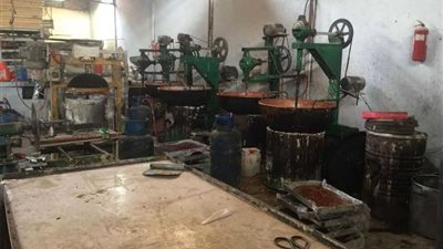 بالصور.. مباحث القاهرة تداهم مصنع حلوى في المرج