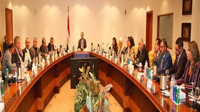 الاتصالات: لجنة وزارية لإدارة عملية تصنيع أجهزة التابلت التعليمي