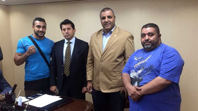 وزير الشباب يدعم