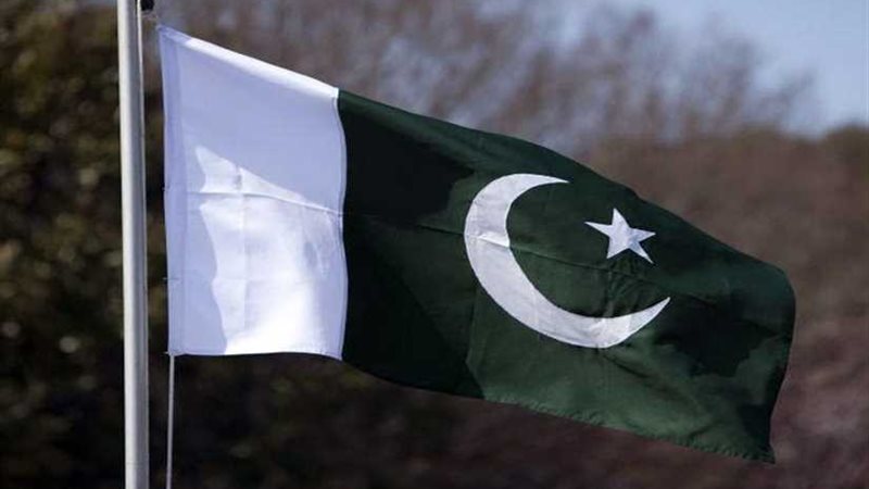 باكستان تغلق باب